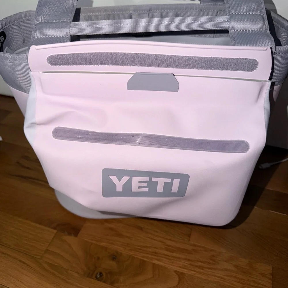 Yeti spacious tote